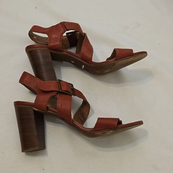 - AVELINNI Red Leather Heeled Sandal 39 (9) - Picture 3 of 8